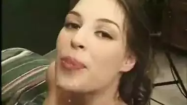 Indian XXX video of a hot porn star getting her pussy hammered