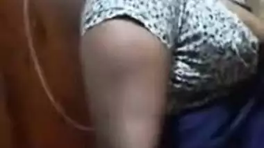 Lover is lucky to touch and film Desi mom's natural boobs at home
