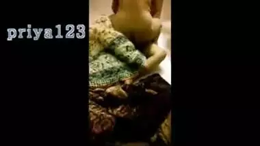 Desi Priya Aunty Ki Jabardast Thukai ..
