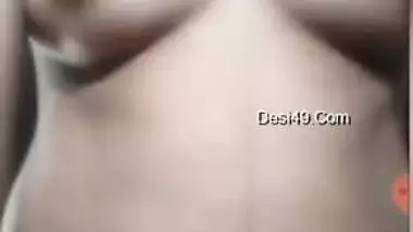 Desi loves own body that is made to be exposed in solo sex video