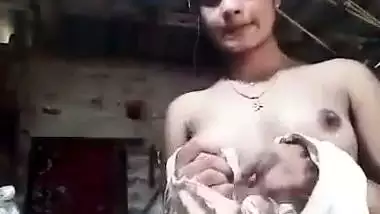 An 18-year-old girl records her nude MMS for her lover
