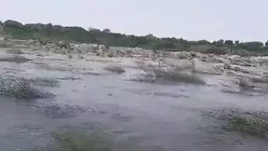 Dehati Desi XXX lovers enjoying outdoor sexy bathing on selfie cam MMS