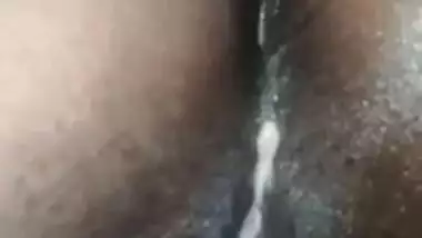 Hardcore session of Desi brunette masturbating and reaching XXX orgasm