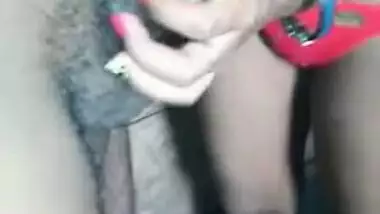 Smart Desi gal puts condom on BF's XXX fuckstick before sex at home