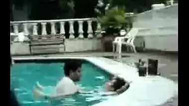 Sex in swimming pool recorded livecam