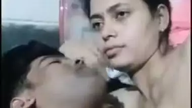 Desi devar wakes up in mood for XXX nipple-sucking so MILF gives boobs