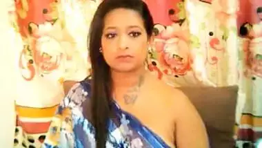 Desi chubby Bhabhi boobs show on webcam show