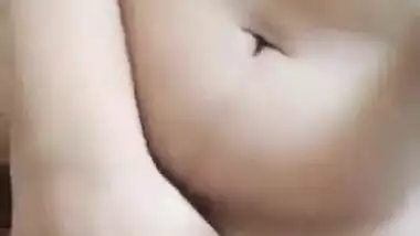 Sexy Hot Desi Bhabhi Shows Her Body for Boy Friend