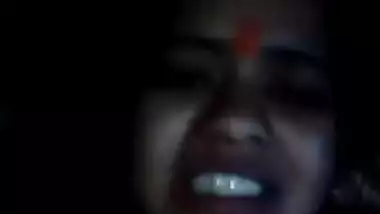 Desi girl with tattooed hands holds the sex camera to film her XXX body