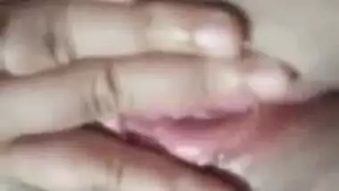 Desi girl makes solo XXX video of herself stripping down under the fan