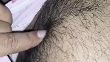 Badi Behan Ki Sote Hue Panty Neche Kar Ke Balo Wali Chut Dekhi. Risky Capture For U All