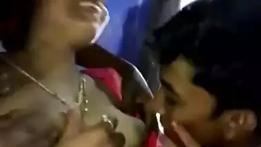 Exclusive- Desi Randi Bhabhi Showing Her Boobs