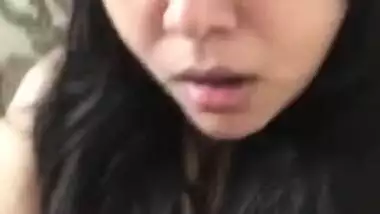 Hot Indian MILF records selfie clip in which she touches own XXX cunny