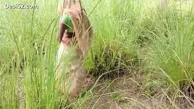 Chhoti Mosey was called in the field and took Chod in Hindi porn