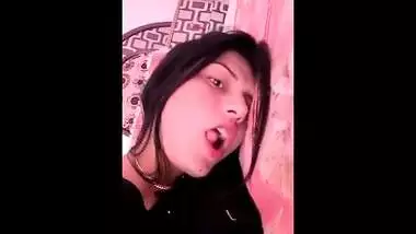 Desi shows up her XXX boobies and sticks out tongue in a sex show