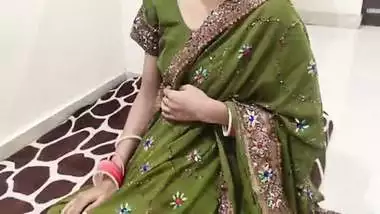 Indian Hot Stepmom has hot sex with stepson in kitchen! Father doesn't know, with clear Audio, Indian Desi stepmom dirty talk in hindi audio