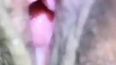 Before sex curious man takes closer look on XXX pussy of Desi wife