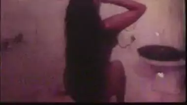 Desi indian B Grade movie nude bath