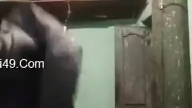 Desi bhabhi showing her boobs and pussy