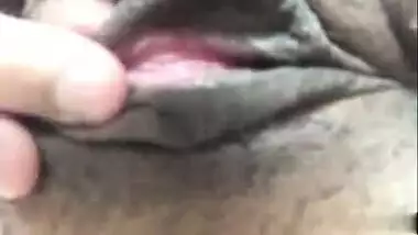 Desi Hot figure wife pussy play