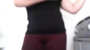 Mi Madrastra Sola En Casa Puta Latina Hindo Colombiana Me Enseña Sus Tetas En La Cocina En Nueva York Usa Desi BhaBhi XXX