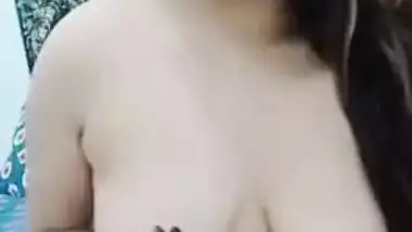Pakistani Girl Naila Made A Custom Clip For Her Client With Urdu Audio