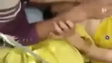 Lovely Bihar aunty gets fucked by two local guys outdoor! Indian new sex mms