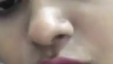 Nice Desi girl with pink lips touches XXX parts in the shower room