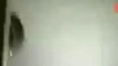 Man loves Indian aunty and asks her to takes dress off and show all