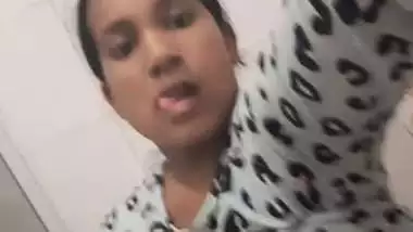 Selfie video girlfriend fingering cunt viral xxx
