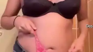 Today Exclusive- Sexy Nri Bhabhi Showing Her Boobs & Pussy And Blowjob Part 3