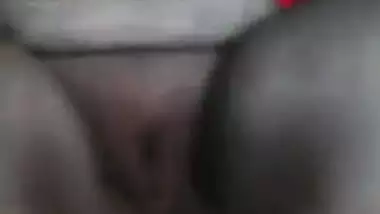 Desi MILF shows belly and pussy in the dark room as private XXX show