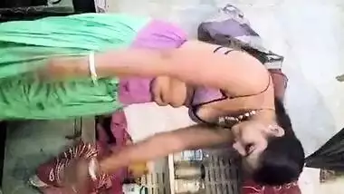 Lucknow lady records her Naked video for her lover