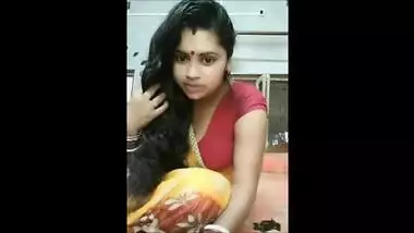 Lovely with playful eyes dances on sex camera for XXX Instagram profile
