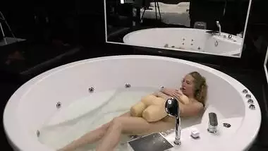 I took a dip in the jacuzzi with Channing from TANTAL and fell in love with sex