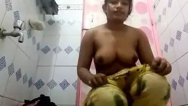 Desi bathroom striptease video