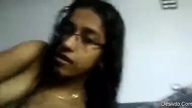 Tamil Married Bhabhi Showing Her Boobs in Vidio Call for X Boyfriend