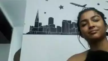 Indian porn video of a horny teen getting a cumshot on her face