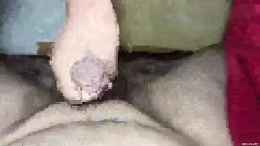 wife did oil massage for the first time then cum came out soon