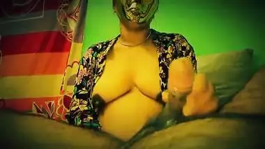 Pregnant desi wife Shweta showing her nude body and handjob by hubby’s cock