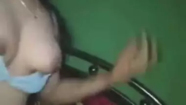 Super Desi XXX girl makes hot MMS video of a blowjob close-up for fans