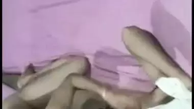 Hindi XXX porn of Desi MILF who hooks up with guy making an MMS video