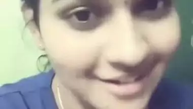 Desi girl's XXX melons are so sexy that she can't stop bragging about them