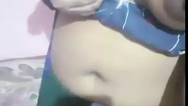 Tamil Girl Showing Her Boobs